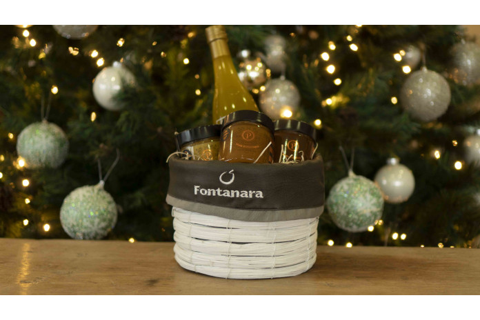 Basket: Selection of honey and unfiltered oil