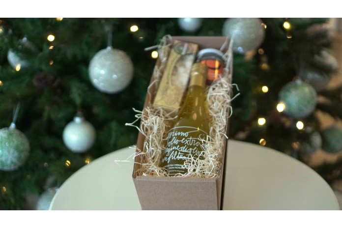 Box: Oil, flavored salt, almond