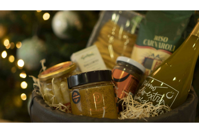 Box: Oil, flavored salt, mustard, jam