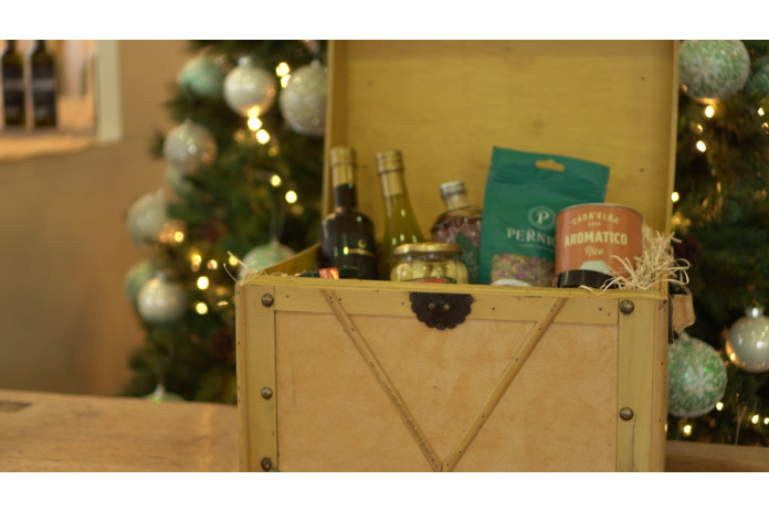 Casket: Oils, Rice, Wine, Asparagus, Giardiniera, Syrup, Salt, Olives, Honey